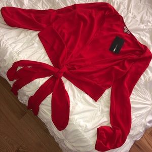 ✨RED FLOWY WRAP AROUND TOP✨